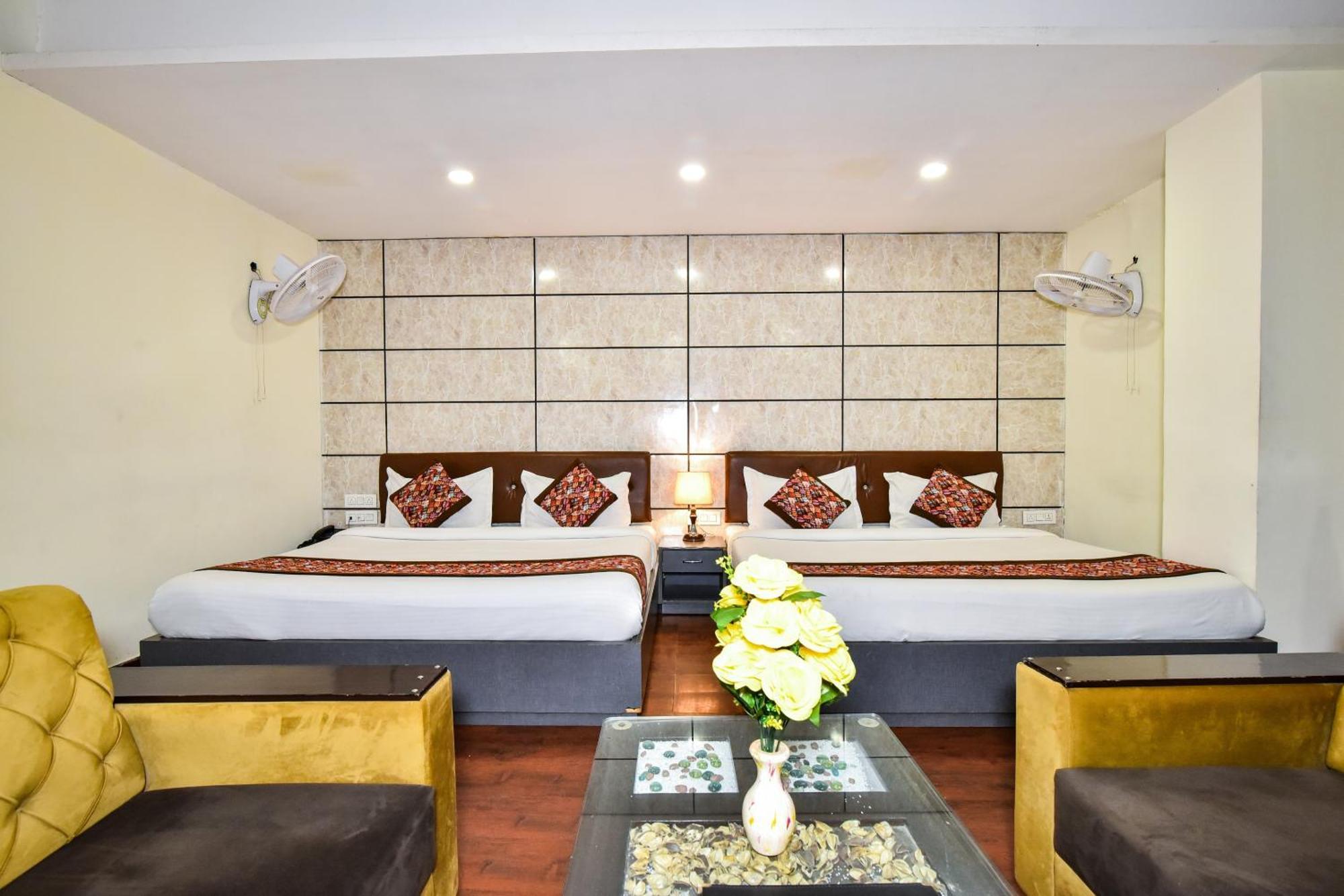 Hotel Pinaz Royale Amritsar Exterior foto