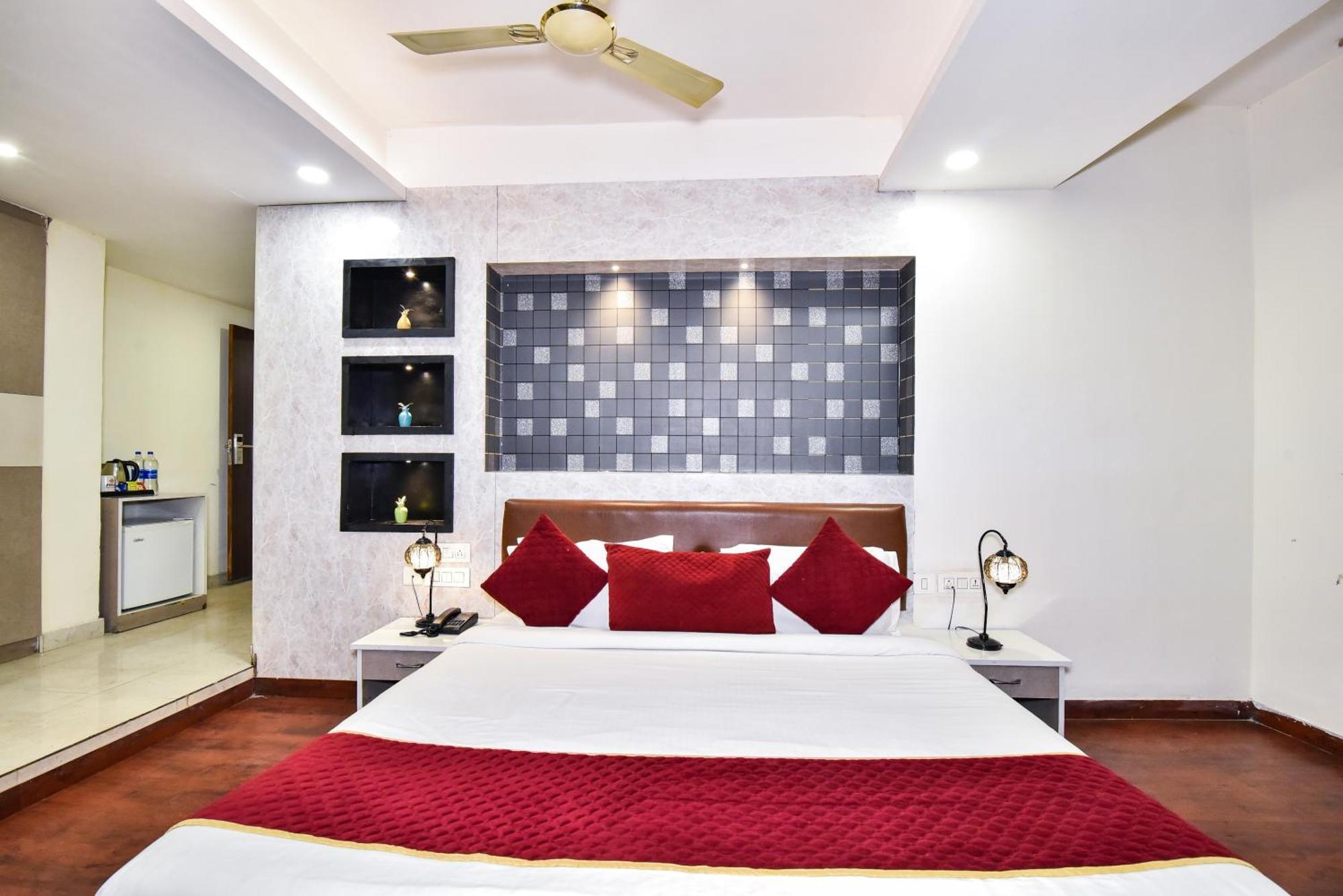 Hotel Pinaz Royale Amritsar Exterior foto