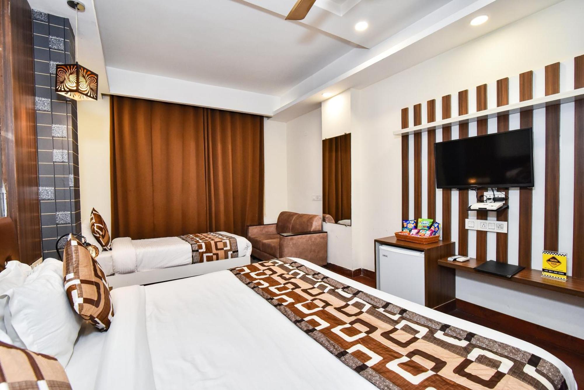 Hotel Pinaz Royale Amritsar Exterior foto