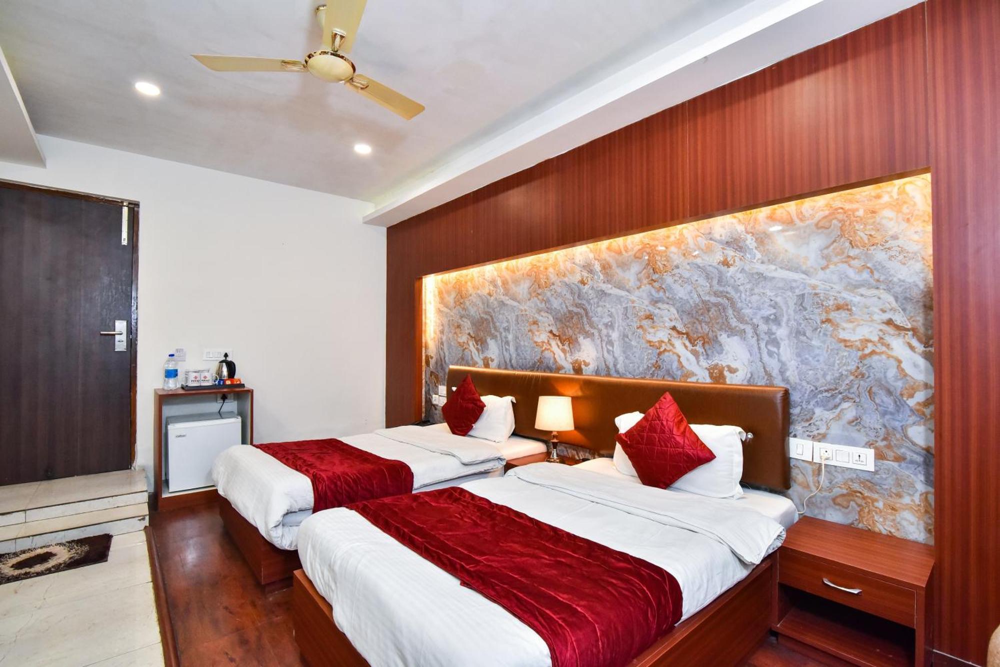 Hotel Pinaz Royale Amritsar Exterior foto