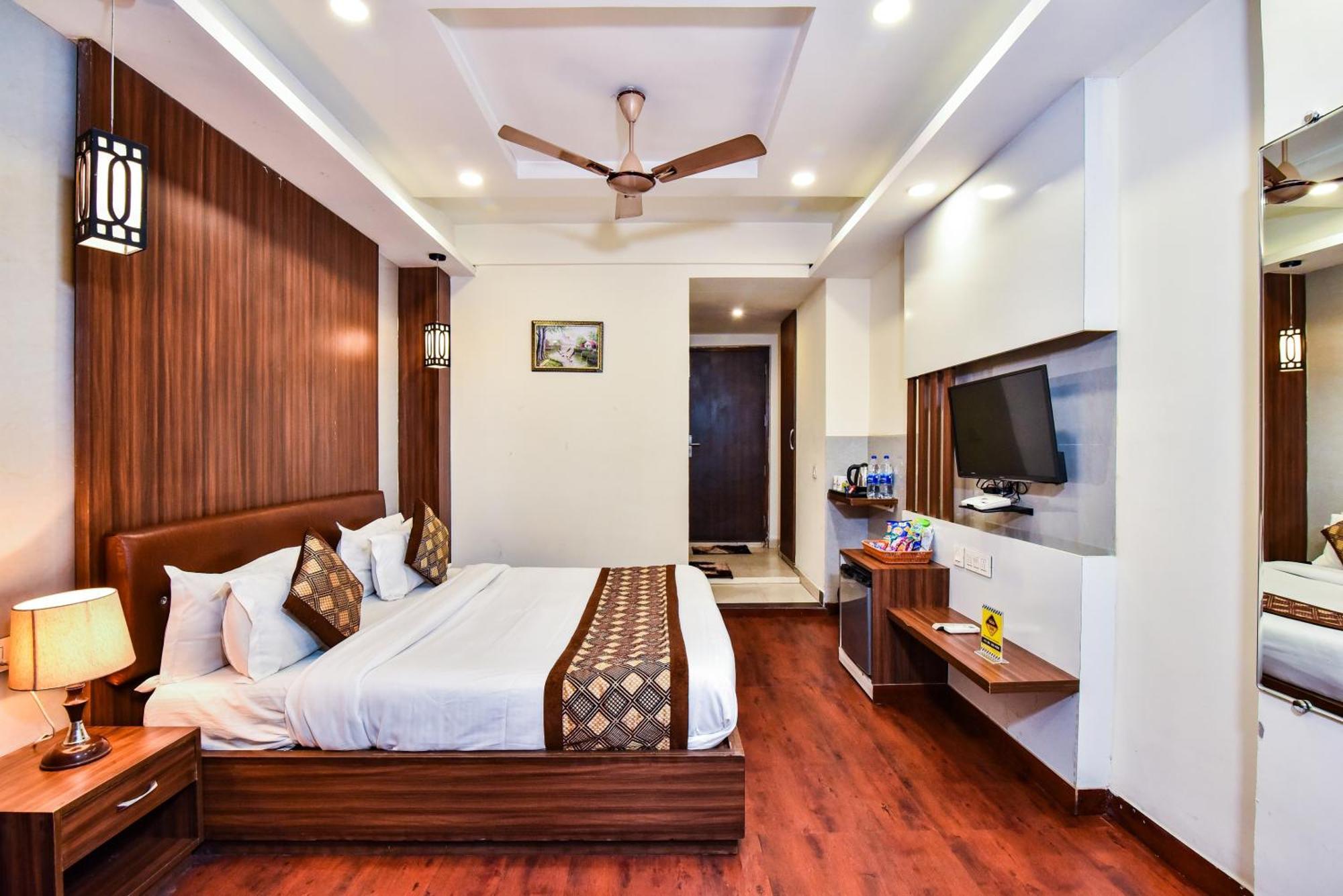 Hotel Pinaz Royale Amritsar Exterior foto