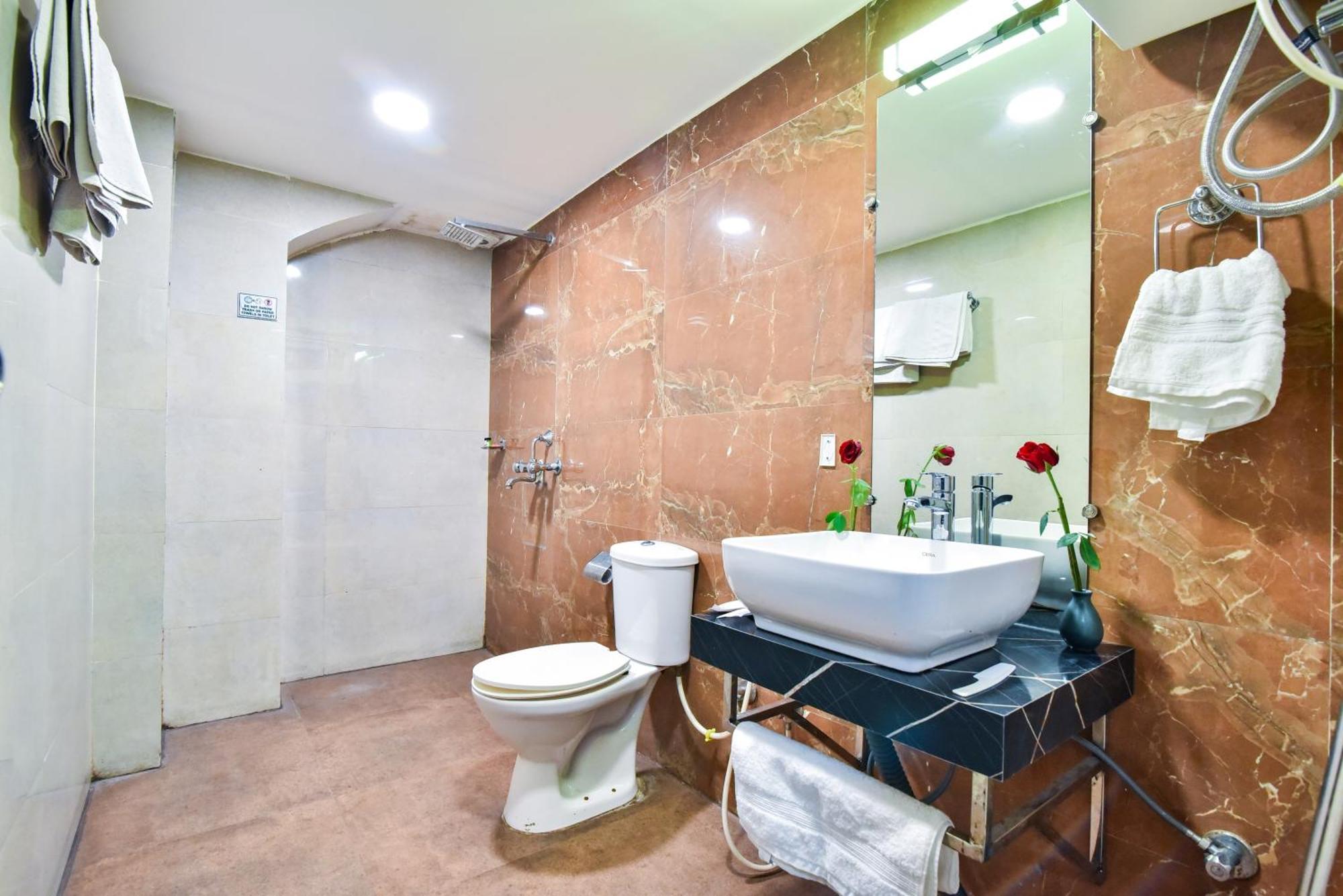 Hotel Pinaz Royale Amritsar Exterior foto