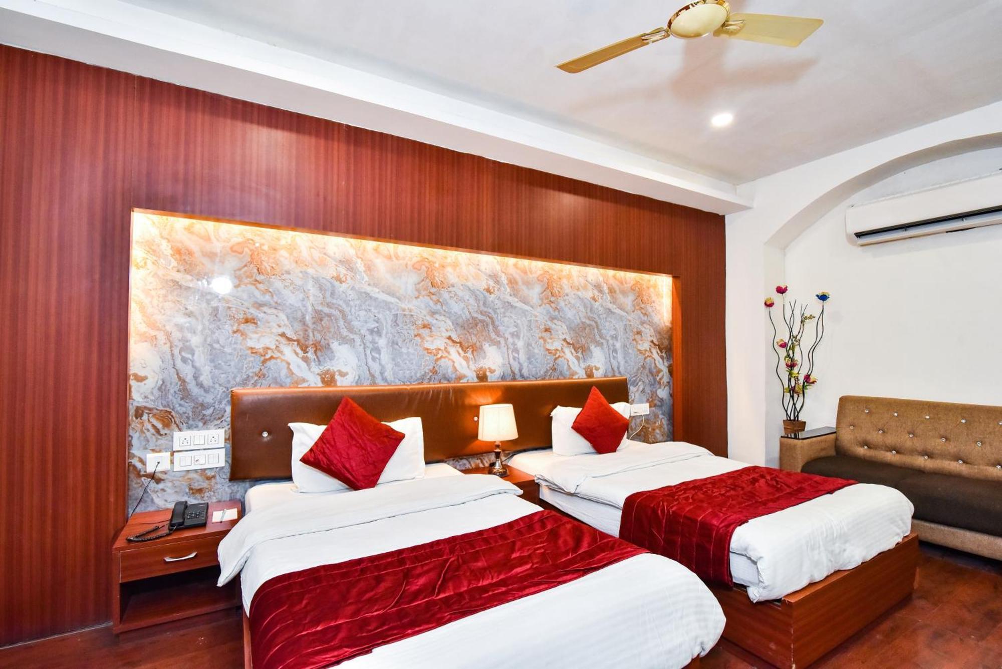 Hotel Pinaz Royale Amritsar Exterior foto